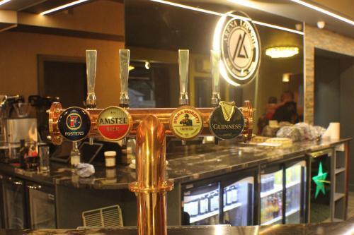 The Fusilier Inn Wembley エクステリア 写真
